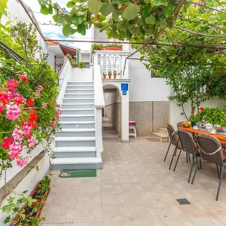 Cozy Apartment In Biograd With Kitchen Lägenhet *