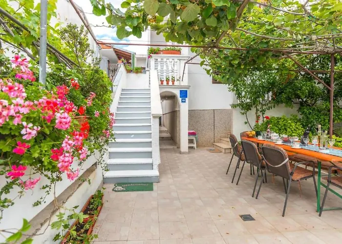 Cozy Apartment In Biograd With Kitchen Lägenhet *