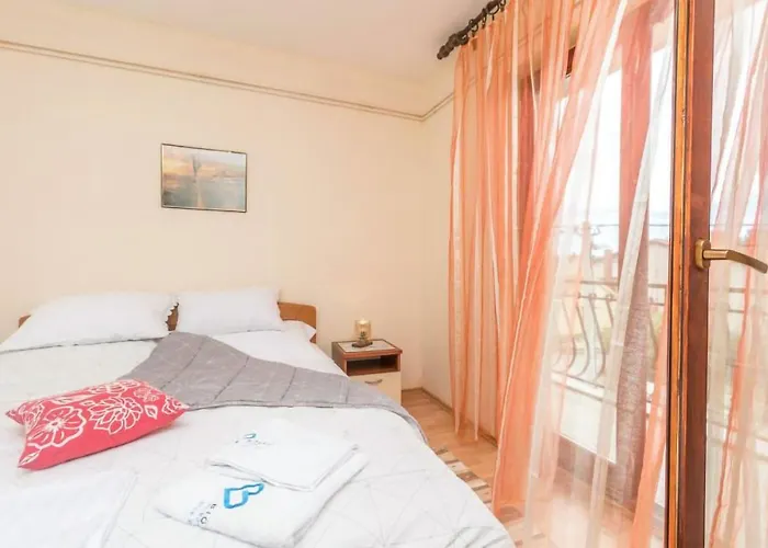 Cozy Apartment In Biograd With Kitchen Lägenhet