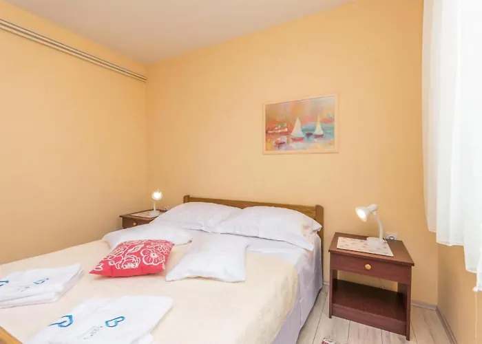 Cozy Apartment In Biograd With Kitchen